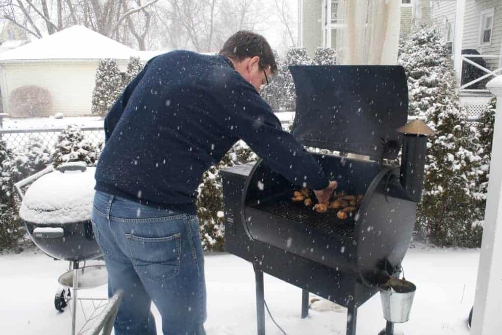 Smoking and grilling in the snow 