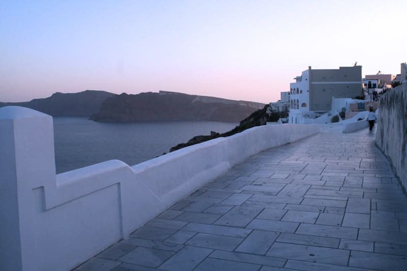 The-beginning-of-sunset-in-Santorini