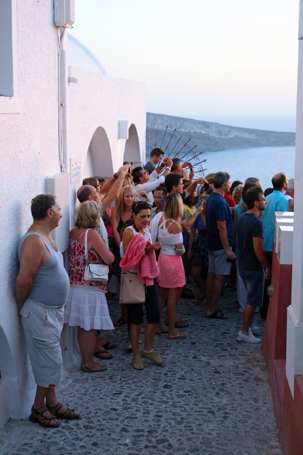 Tourists-watching-the-sunset-in-Santorini