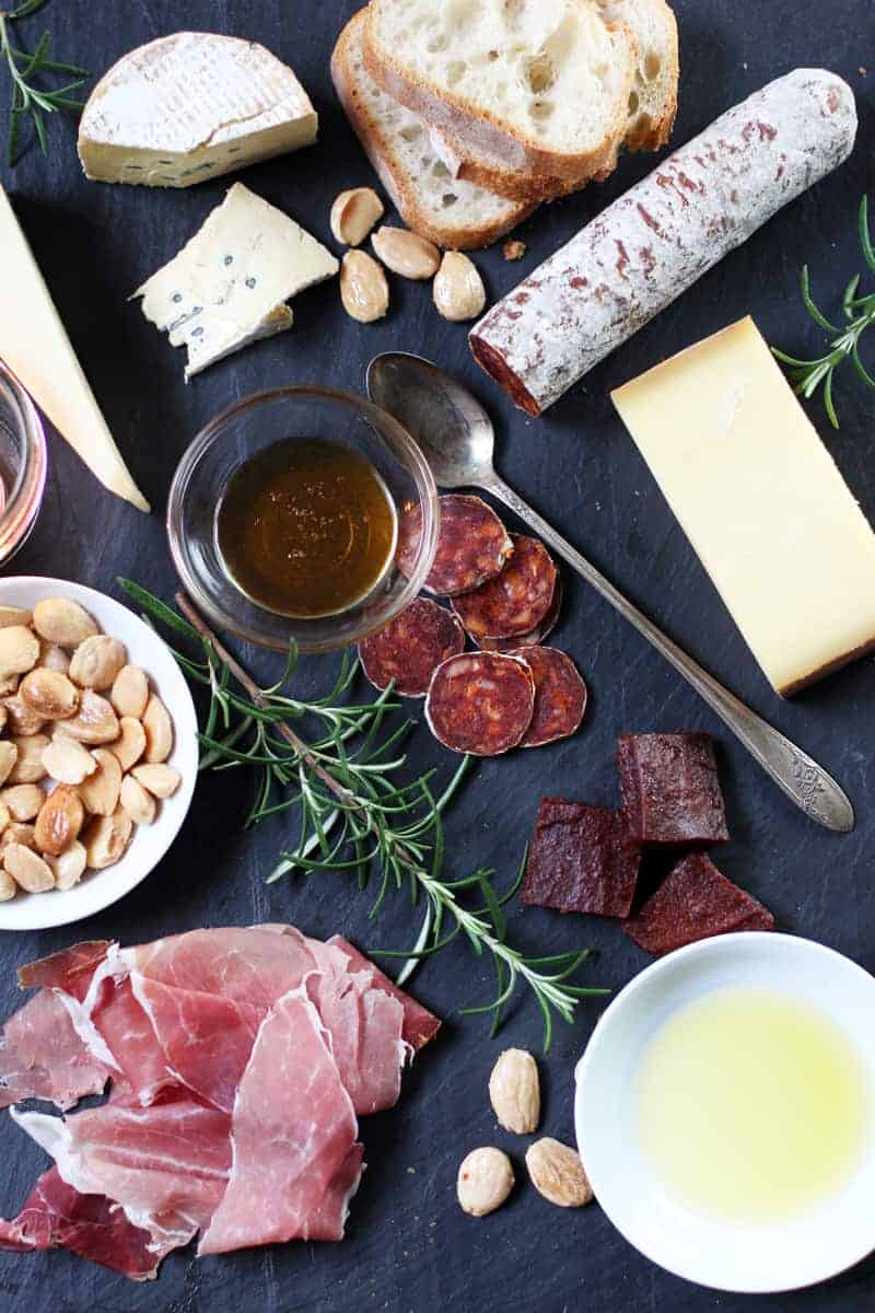 How to put together a simple cheese platter for an Oscar Party