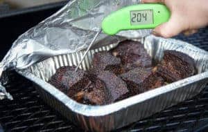 Checking temperature of beef short ribs with a Thermapen Mk4