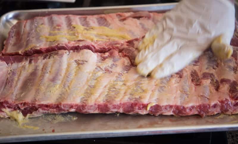 Coating ribs with yellow mustard 