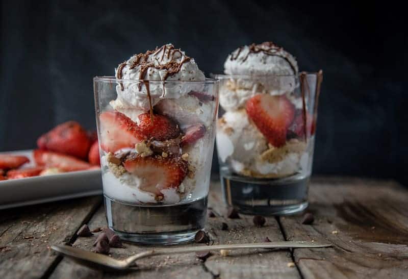 Grilled Strawberry Sundaes 