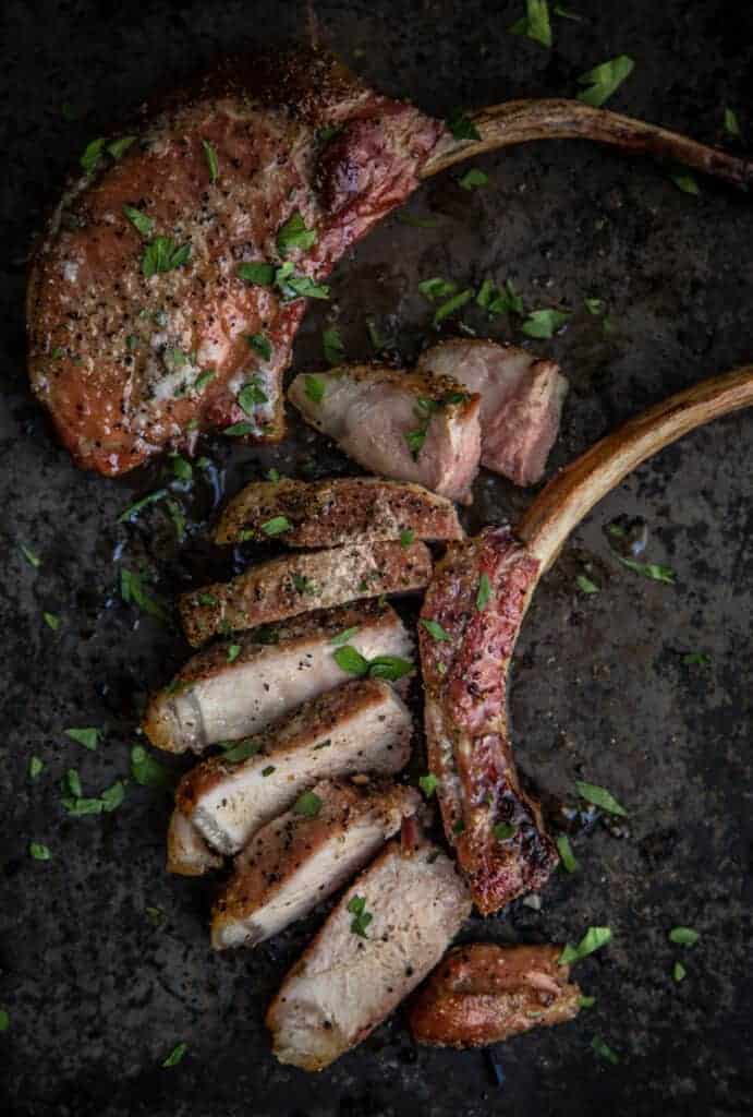 Tomahawk Pork chop sliced 