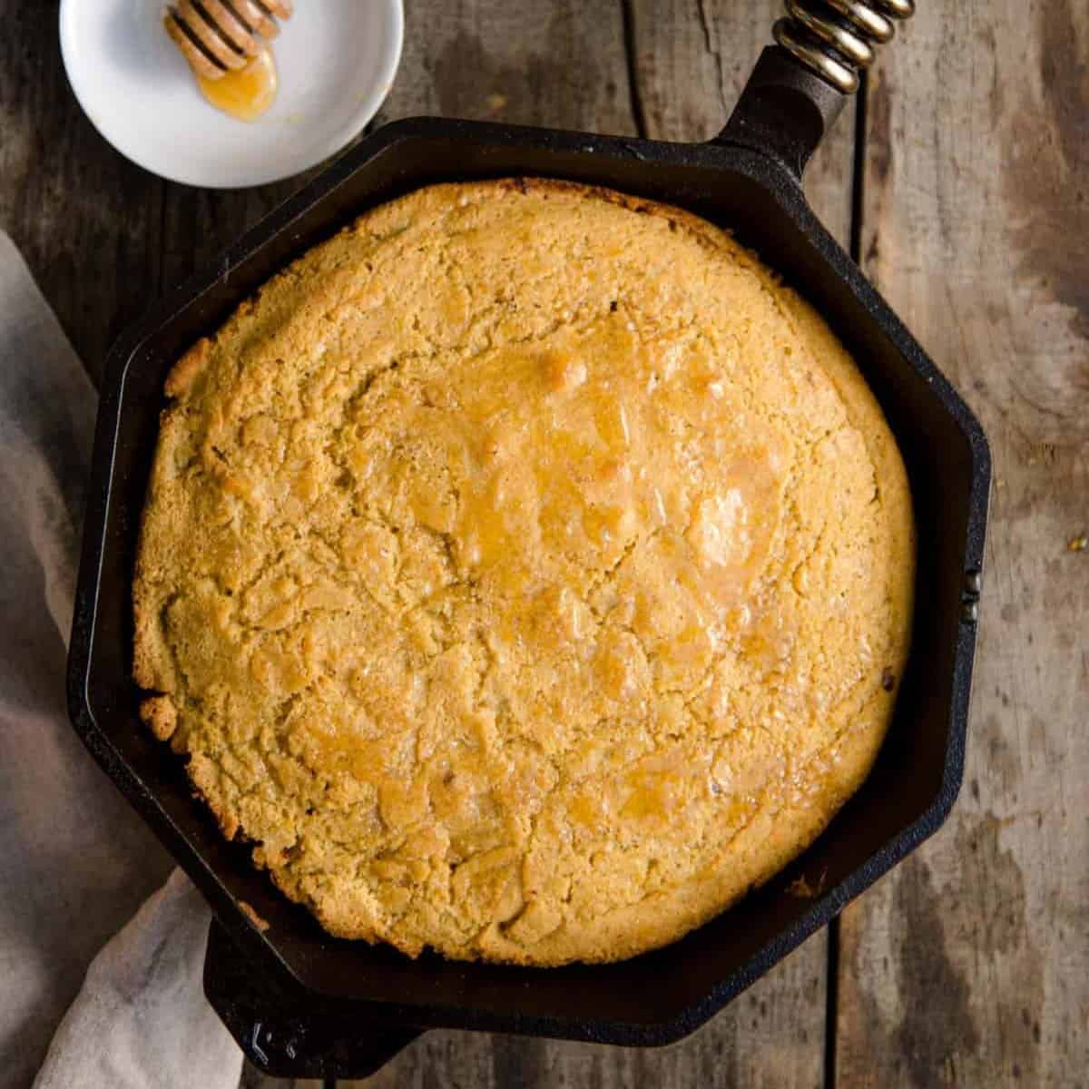 Easy Skillet Cornbread Recipe