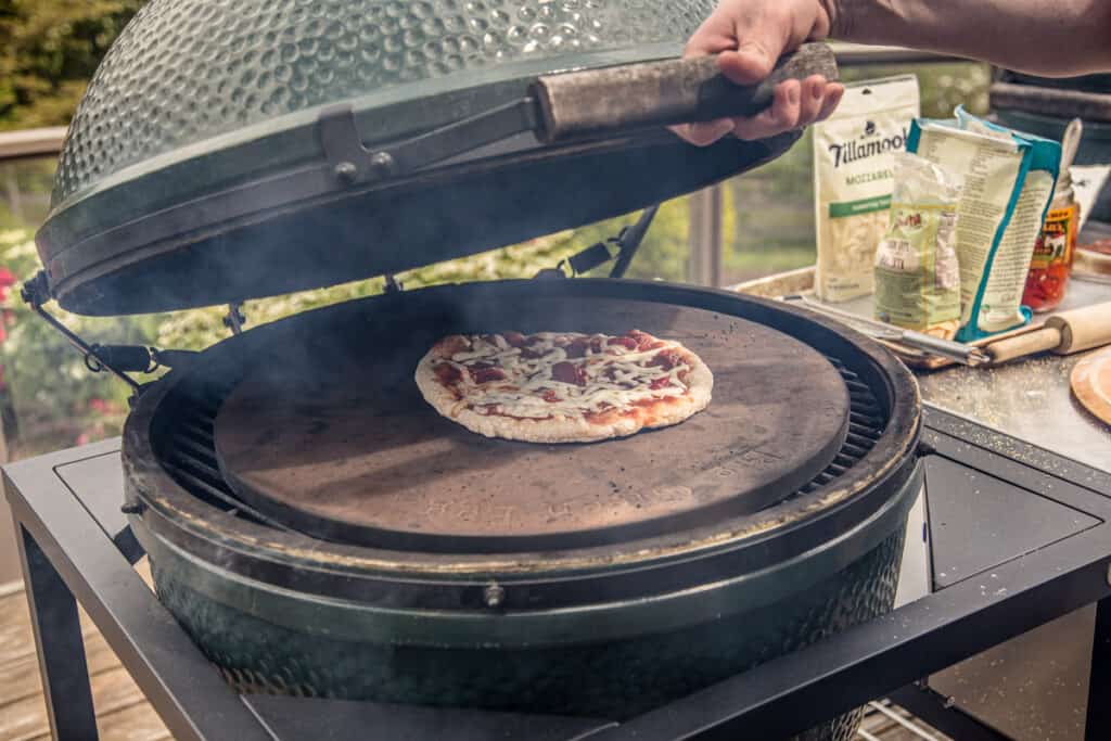 Grilled Pizza on a Big Egg - Vindulge