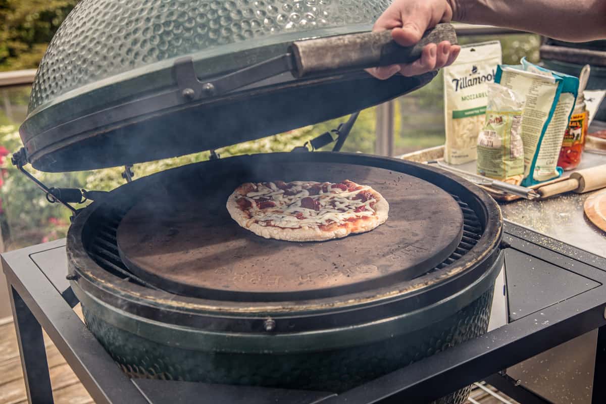 Grilling a pizza on a Big Green Egg grill