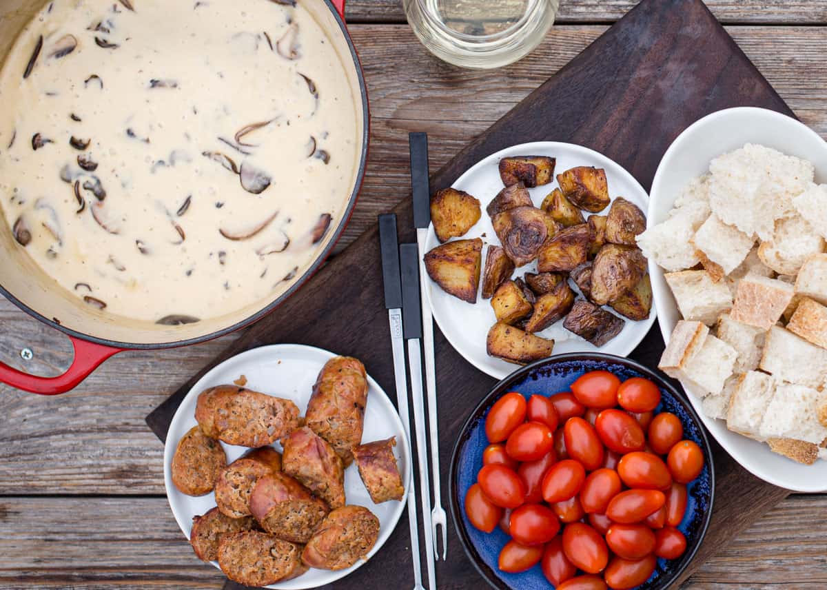 Cheesehouse - O friozinho deu as caras na capital goiana e a gente só pensa em uma coisa: em comer muuuito fondue no Fondue Festival do CheeseHouse. Vem com tudo! Tá rolando