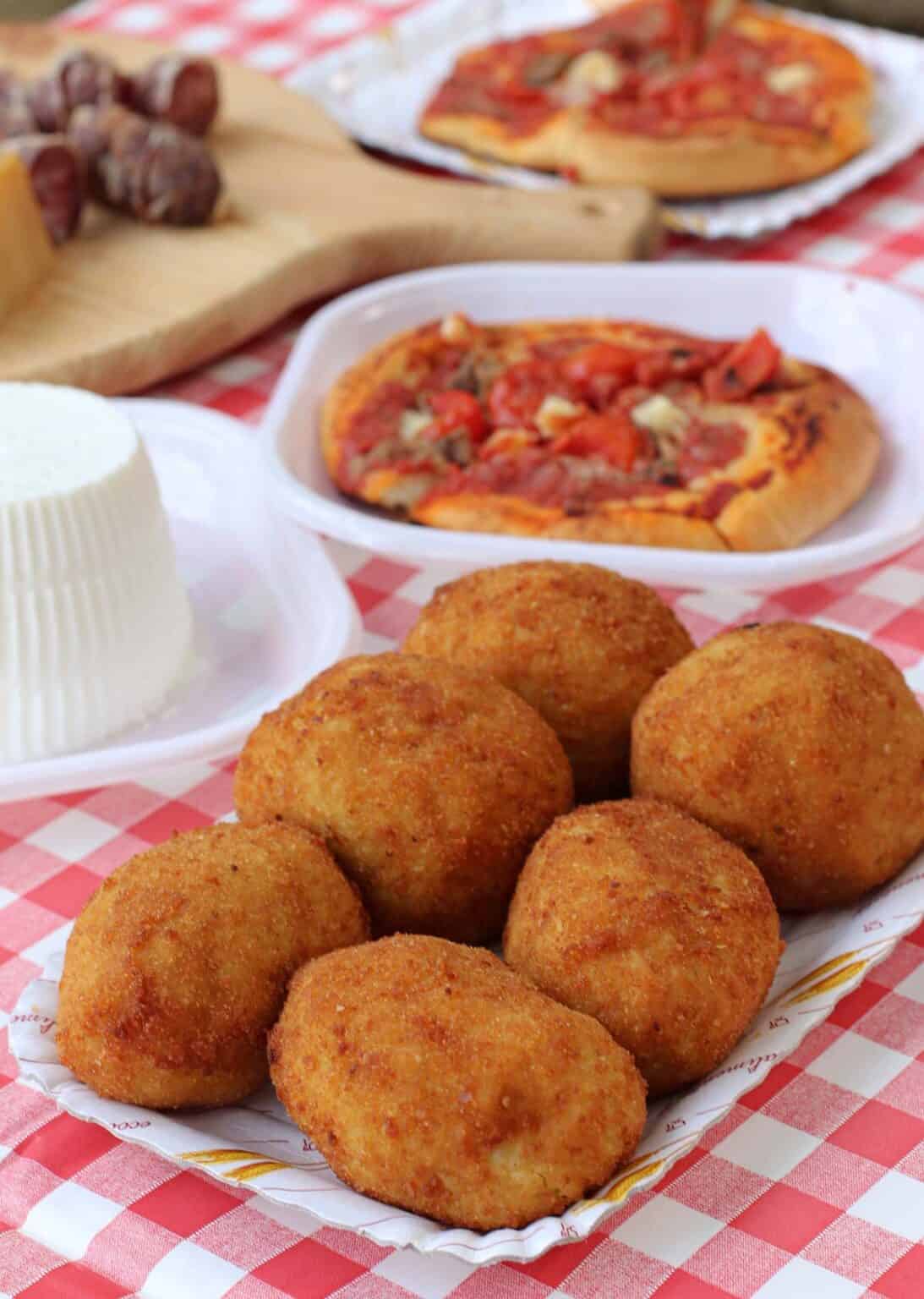 Mozzarella Arancini Recipe (Italian Stuffed Rice Balls) Vindulge