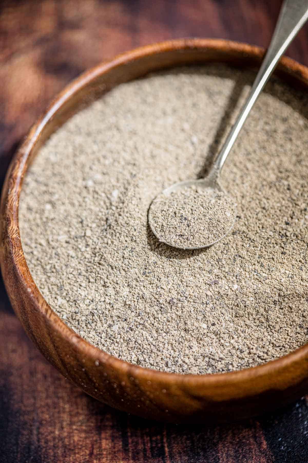 Steak Dry Rub in a wood bowl