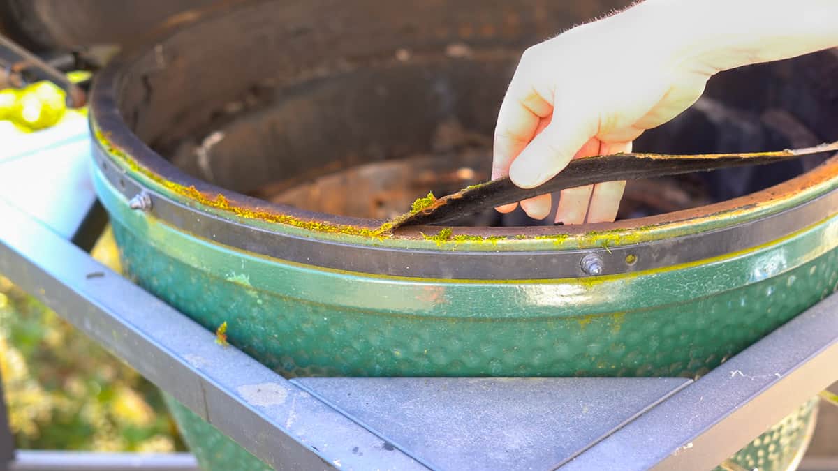 Removing the gasket from a Big Green Egg grill