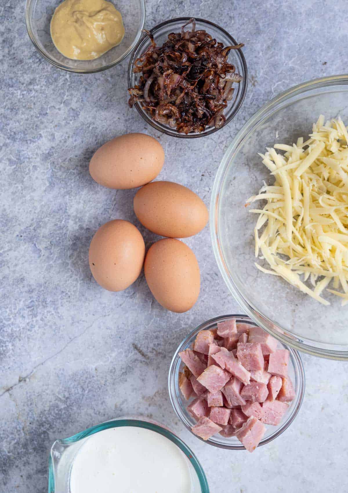 Ingredients for a ham and cheese quiche 