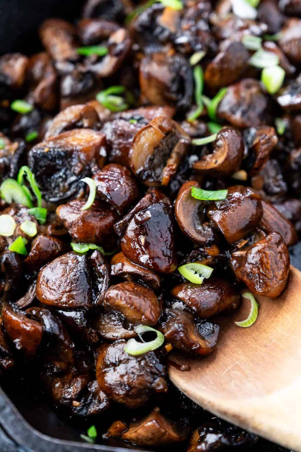 Easy Steakhouse Mushrooms Recipe - Vindulge